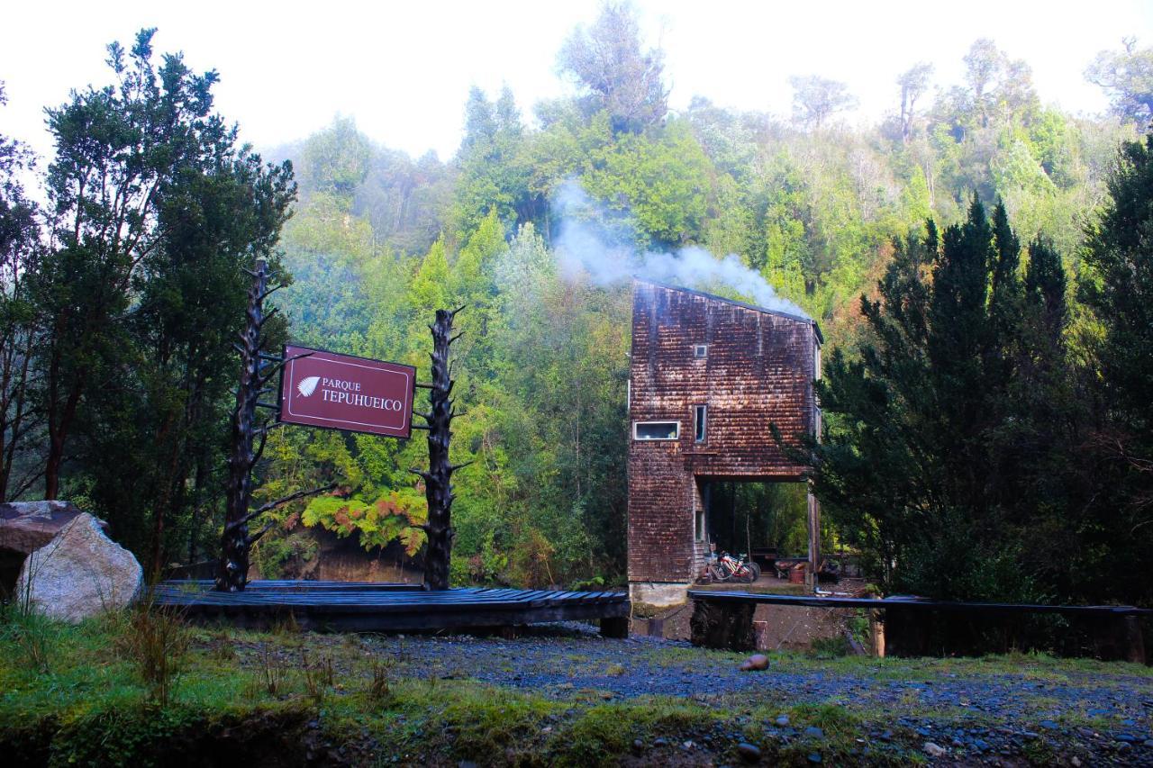Parque Tepuhueico Lodge *